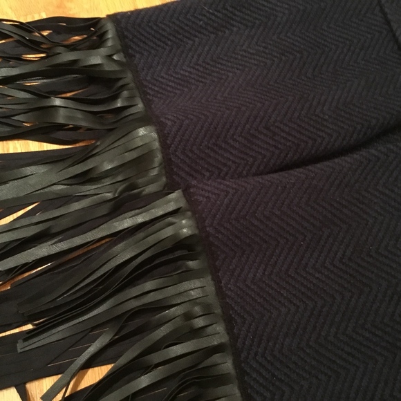 VEST - Picture 3 of 6